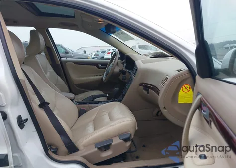 2004 Volvo V70 2.4 z USA, uszkodzony, nr VIN YV1SW61T442409674